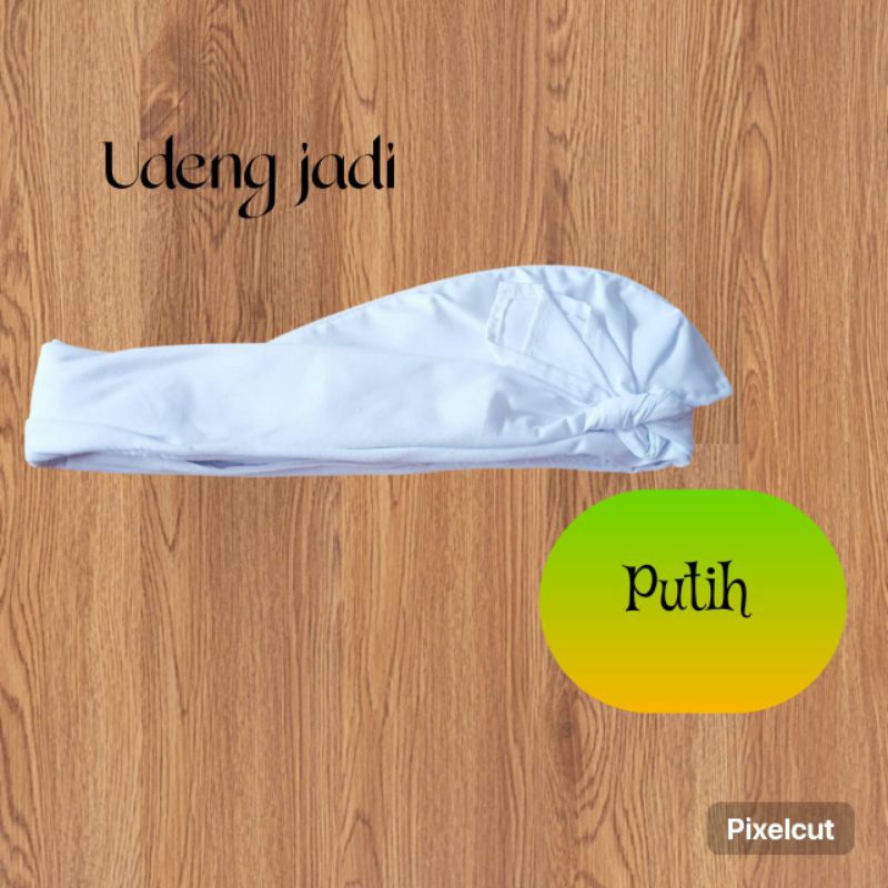 Udeng putih ikat kepala pakaian adat Bali