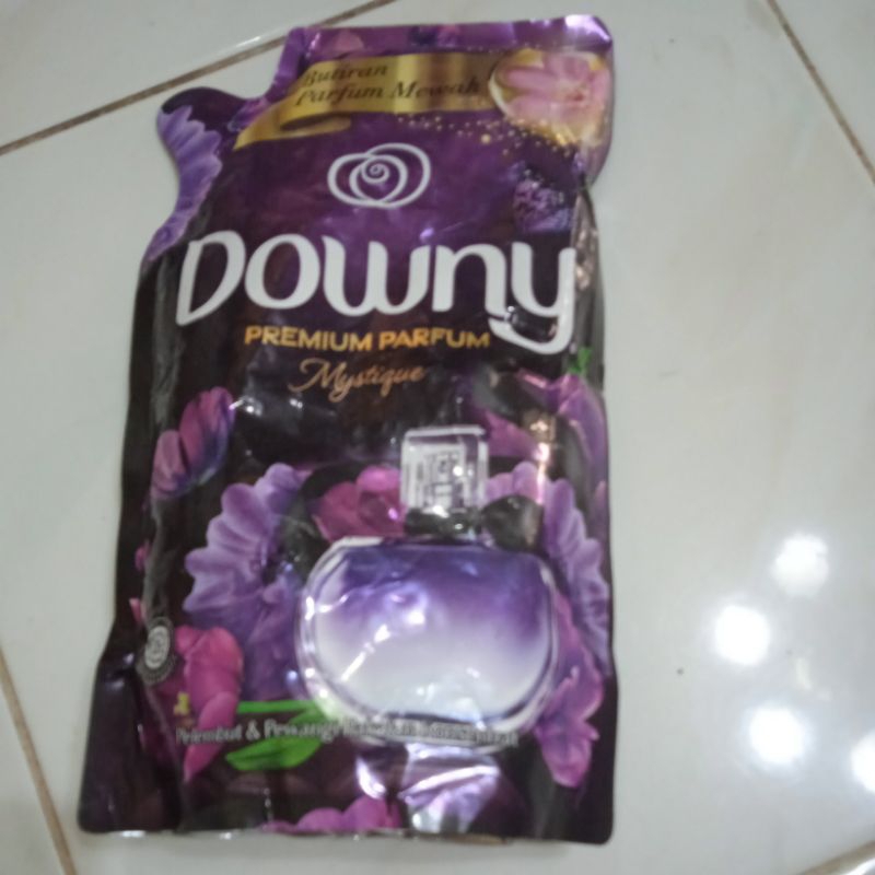 Downy Premium Parfum Mystigue Butiran Parfum Mewah 650ml