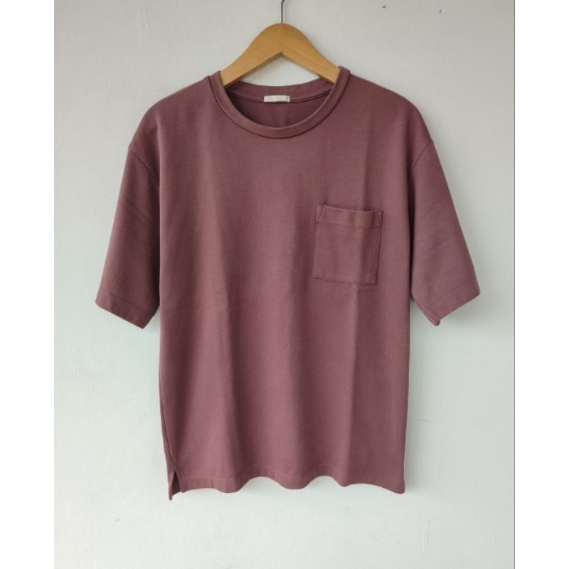 KAOS POCKET GU UNIQLO COKLAT