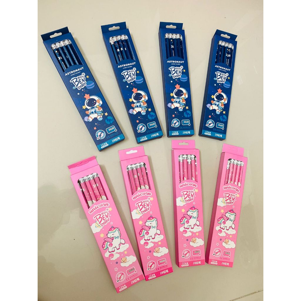 

PENSIL MOTIF 2B isi 12 ASTRONOT,BERUANG,KUDA PONI PINK HIJAU BIRU UNGU ,STOBERI 1 LUSIN 12PCS