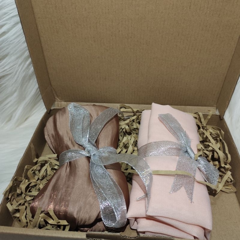 hampers hijab pasmina dan segi empat (50k) dapet 2
