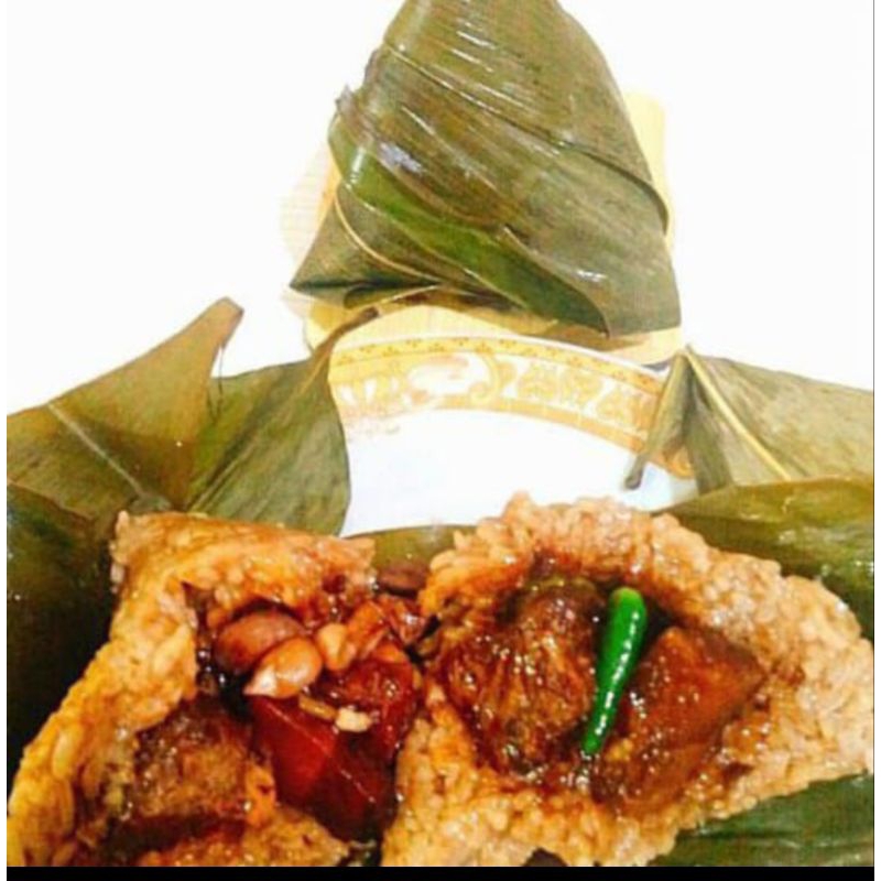 

Bakcang Medan Vegan isi komplit ( beras ketan )