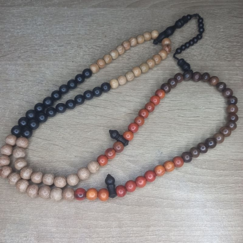 kalung tasbih kombinasi 5 kayu 8mm tasbih kayu kelor hitam kayu secang kayu bidara kayu gaharu kayu 