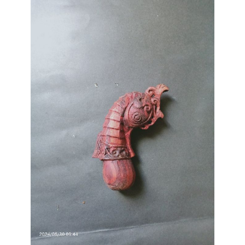 Hulu keris kayu ukiran kuda laut