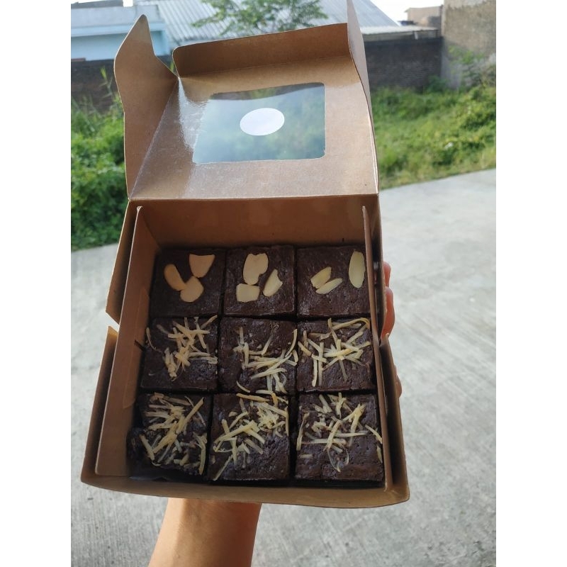 

Fudgy brownies 12x12 (9Pcs)