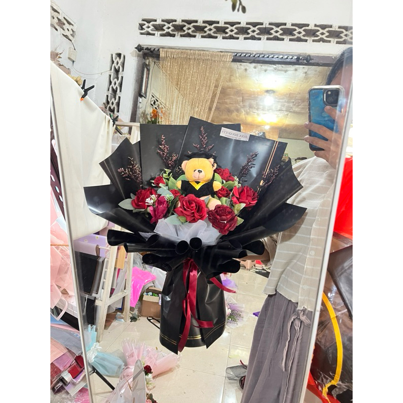 Buket Bunga Graduation wisuda black rose