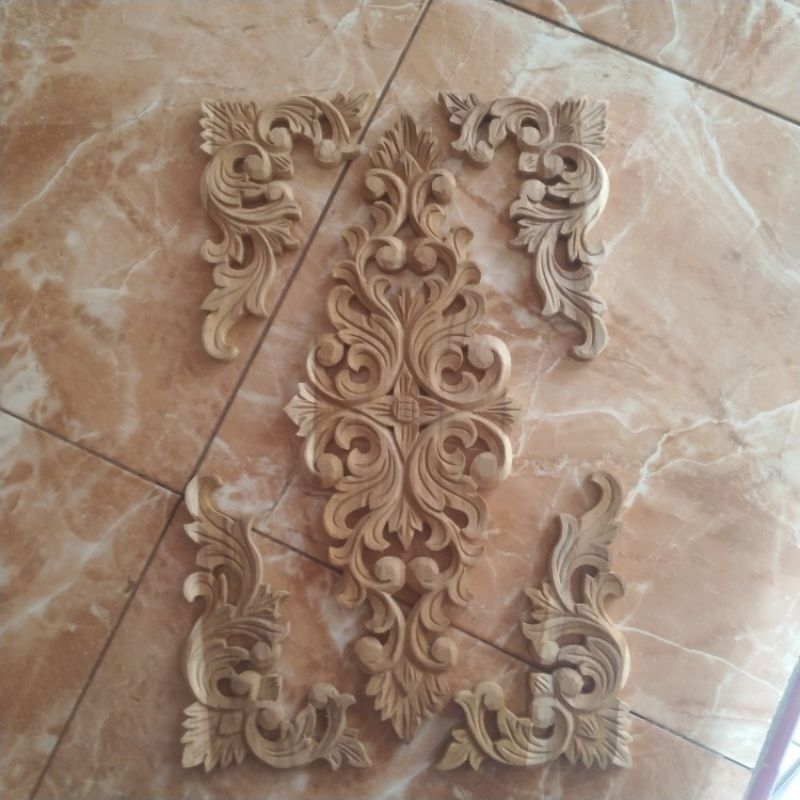 ukiran tempel meja pintu