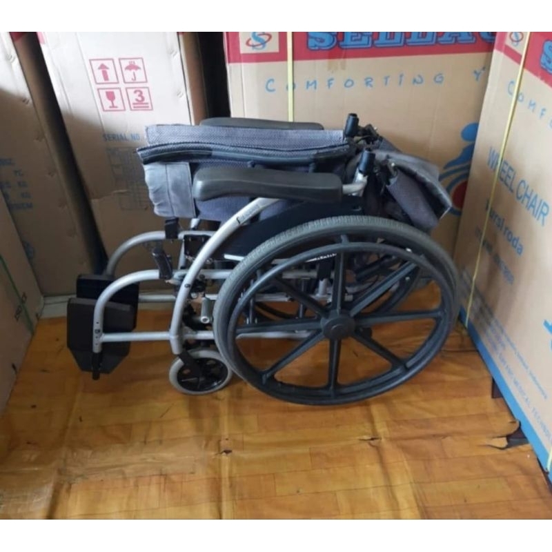 Kursi roda merk karma