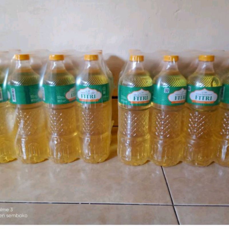 

Minyak fitri kemasan 850 mili di jual per slop atau 12 botol