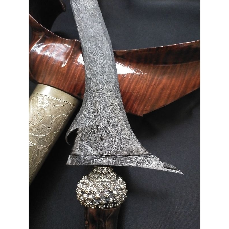 Keris Jangkung Dwi Pamor , Puser Bumi dan Udan Mas Tangguh Cirebon Sepuh Wingit Bertuah