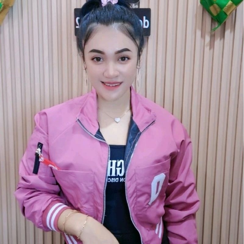 Jaket Bomber Crop Wanita