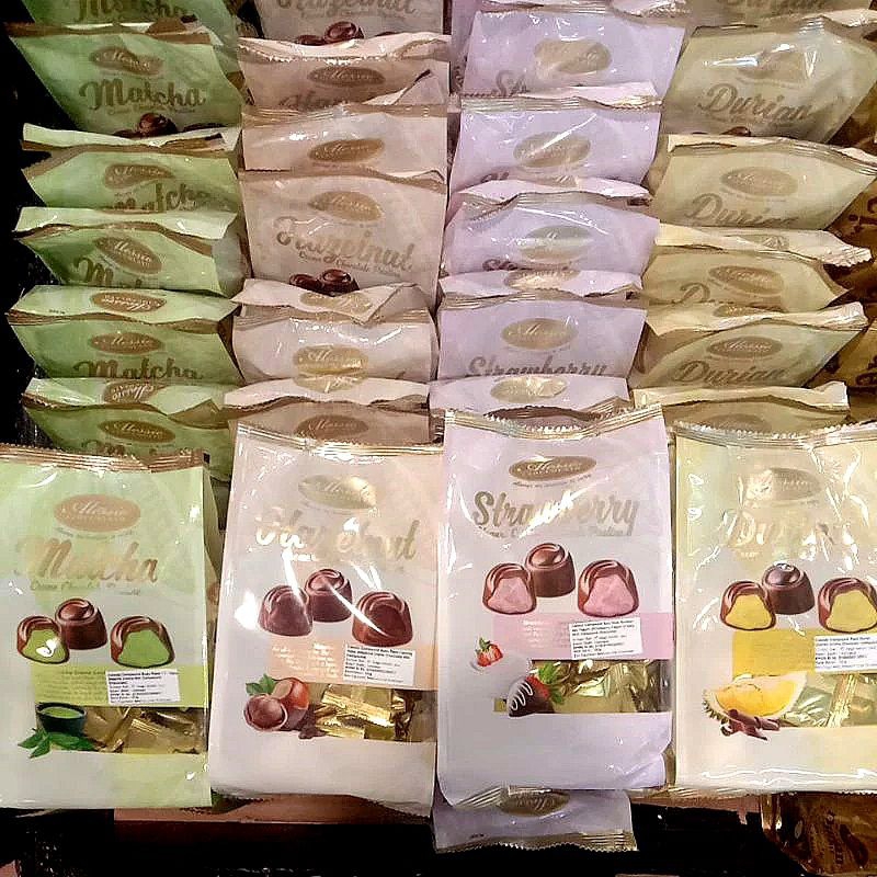 

Coklat Alessio Creme 250gr Cokelat Malaysia Halal Chocolate Truffle Coklat Matcha, Durian, Strawbery, Hazelnut