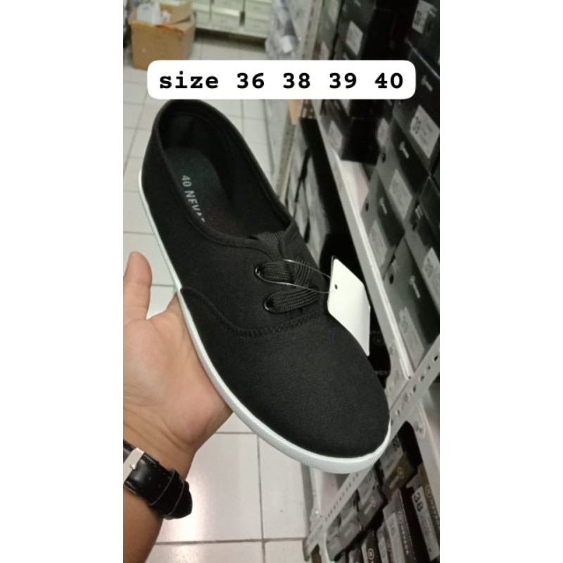 Sepatu Sneakers Tali Hitam Sol Putih Brand Nevada Wanita