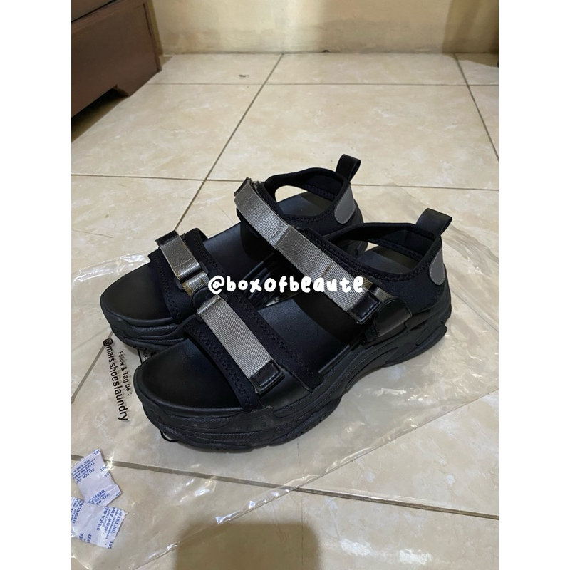 ✨PRELOVED✨ KRONIKEL Skylar Sandal Tinggi Tali Wanita Chunky Concert Sandal Black Hitam Size 39