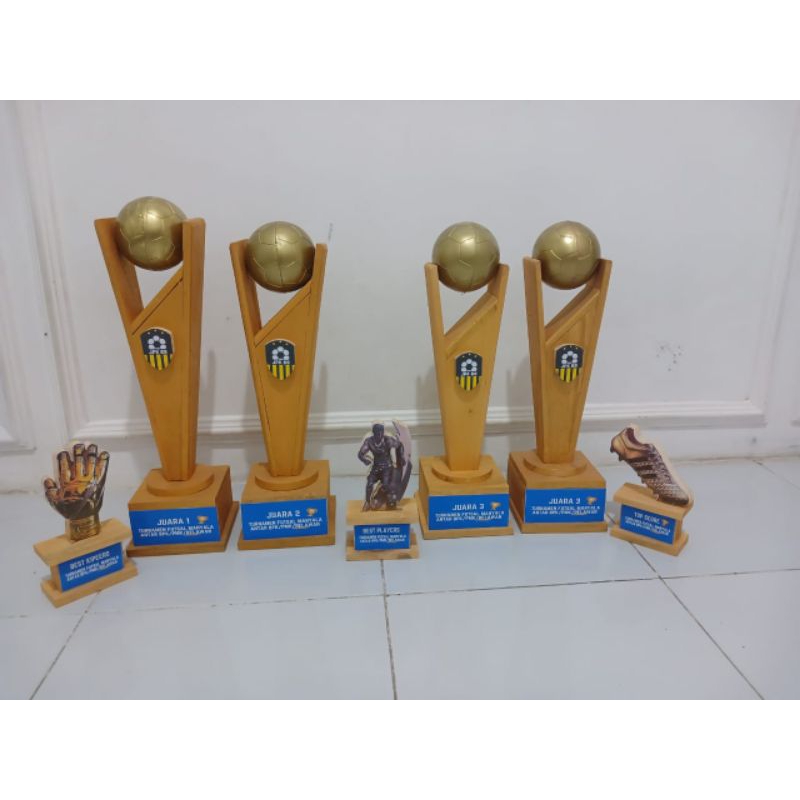 Piala kayu Sepak bola 1 set