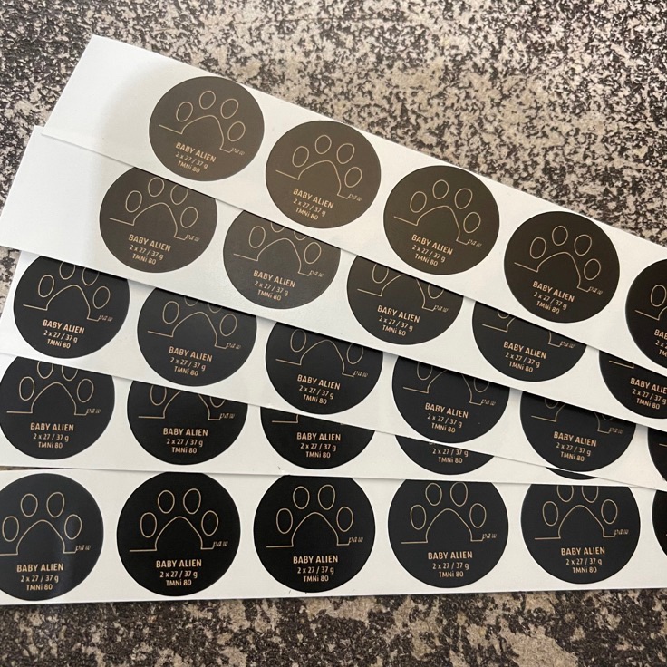

stiker PAW TM sudah ada isinya 1pasang
