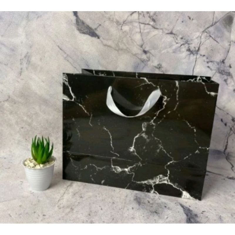 

Paper Bag Size Sedang Motif Marmer
