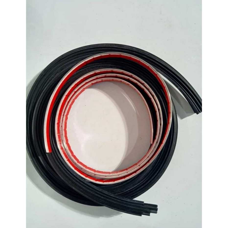 Karet lis kaca depan atas croom mobil nissan terrano