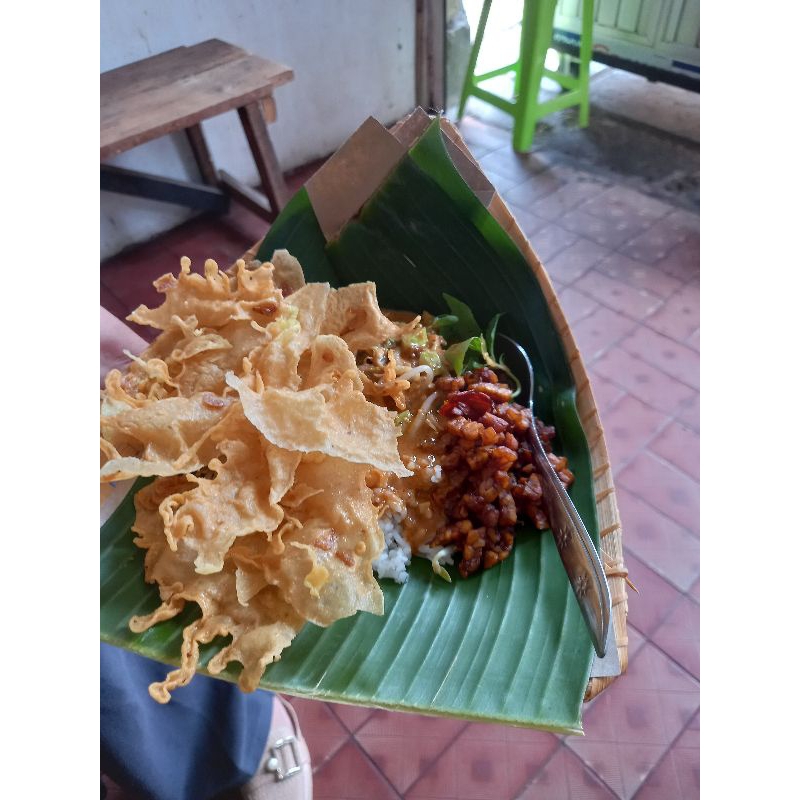 

nasi pecel pincuk jatim