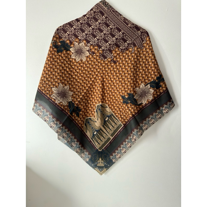 Wearing Klamby Scarf Preloved Julang