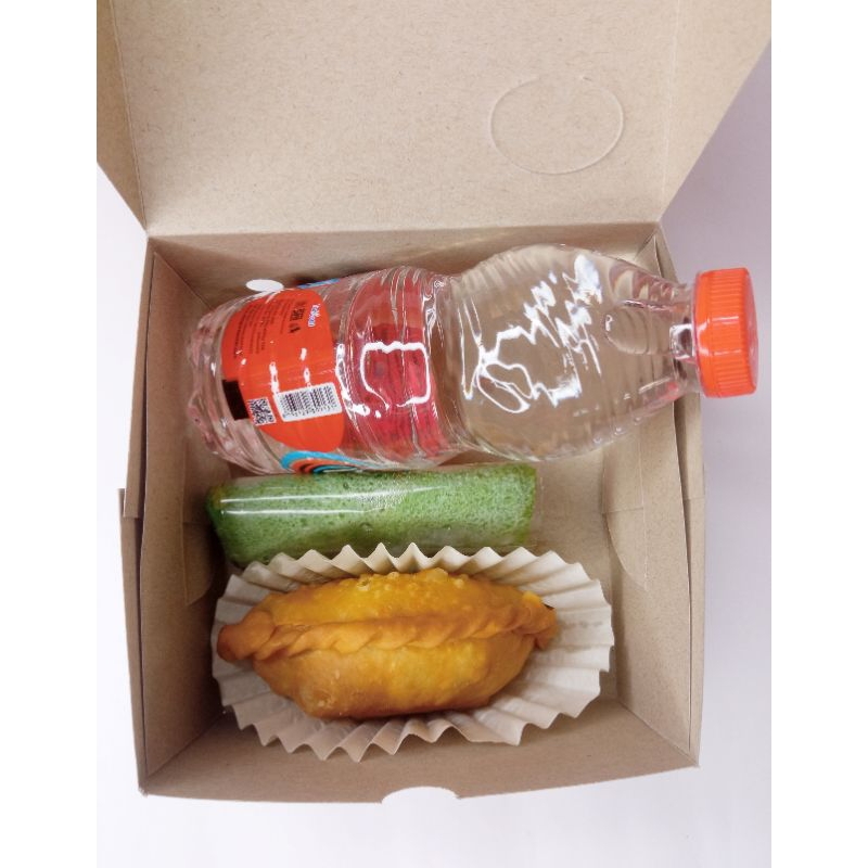 

RumahKue_Kekis |Snackbox 2 or 3pc Kue+air mineral |snackbox acara