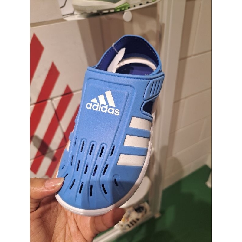 adidas swim sandal air musim panas closed toe bayi biru. adidas IE2605