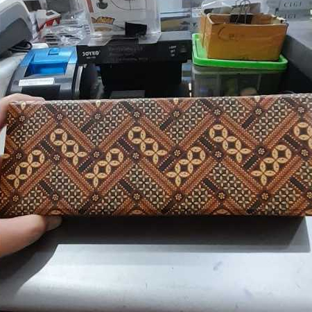 

Kiky Pencil Case Magnet / Kotak pinsil Motif Batik