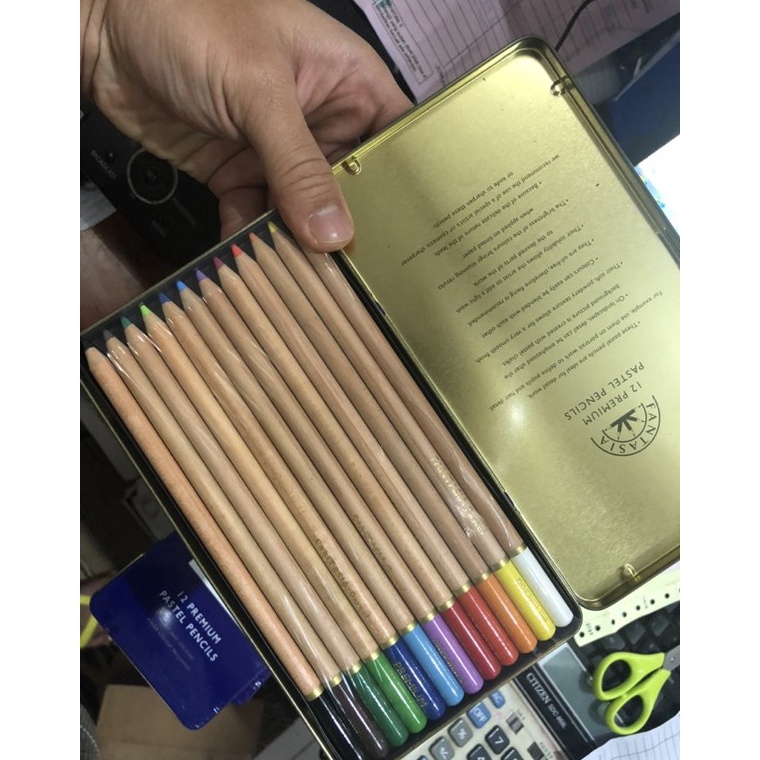 

KODE J16P pensil warna premium pastel fantasia 12 warna kaleng