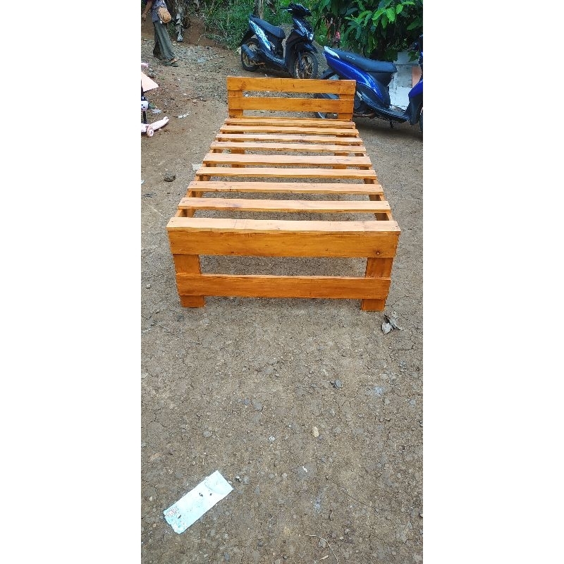 Divan kayu anak divan kosan barbagai ukuran terlaris termurah