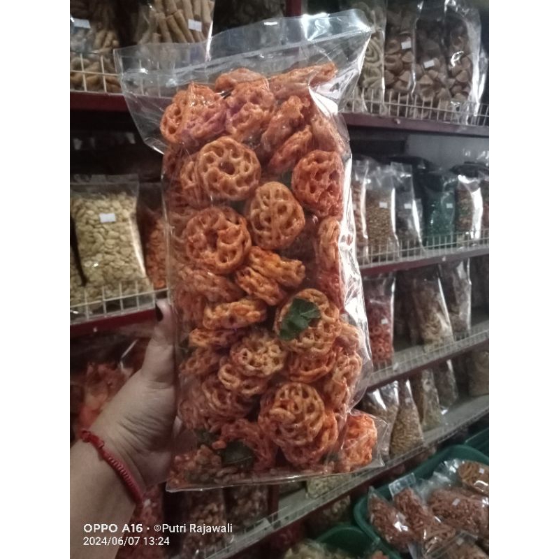 

KERUPUK RODA Seblak kencur daun jeruk 250gr