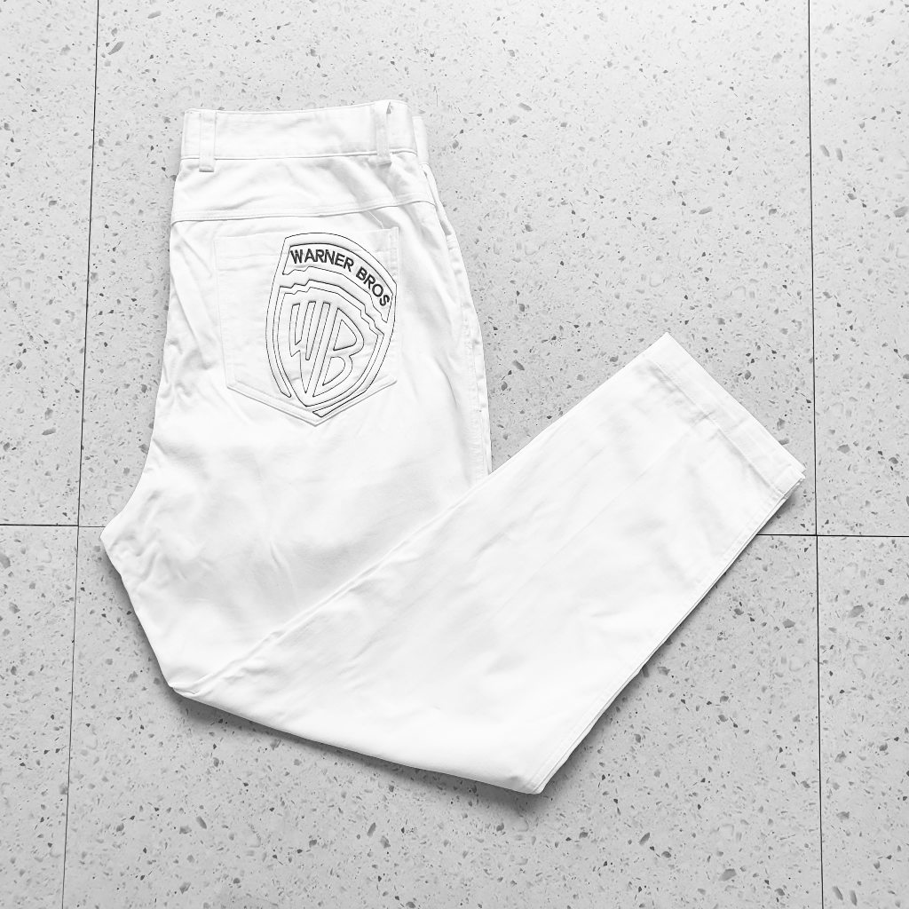 Celana Jeans Panjang Putih Warner Bros / Size 32 33 - Lingkar 87 cm / Bekas - Second - Preloved