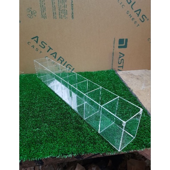 

KODE U98L display acrylic tempat pulpen