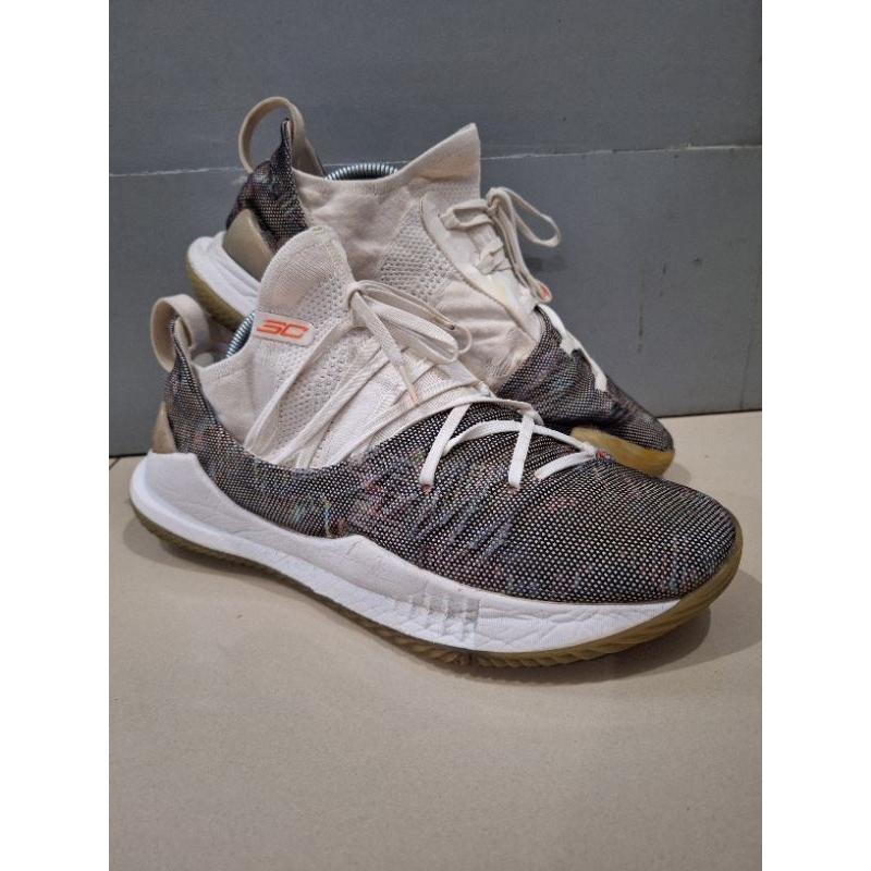 (EUR: 44) Sepatu Basket UA Curry 5 Welcome Home (Preloved)