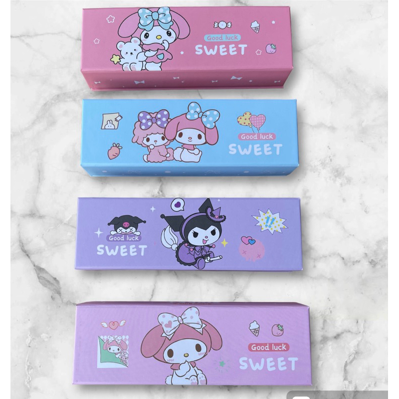 

Tempat Pensil Magnet Hardcover Sanrio Tepak Pensil Kuromi Melody