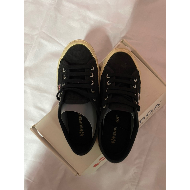Sepatu Superga