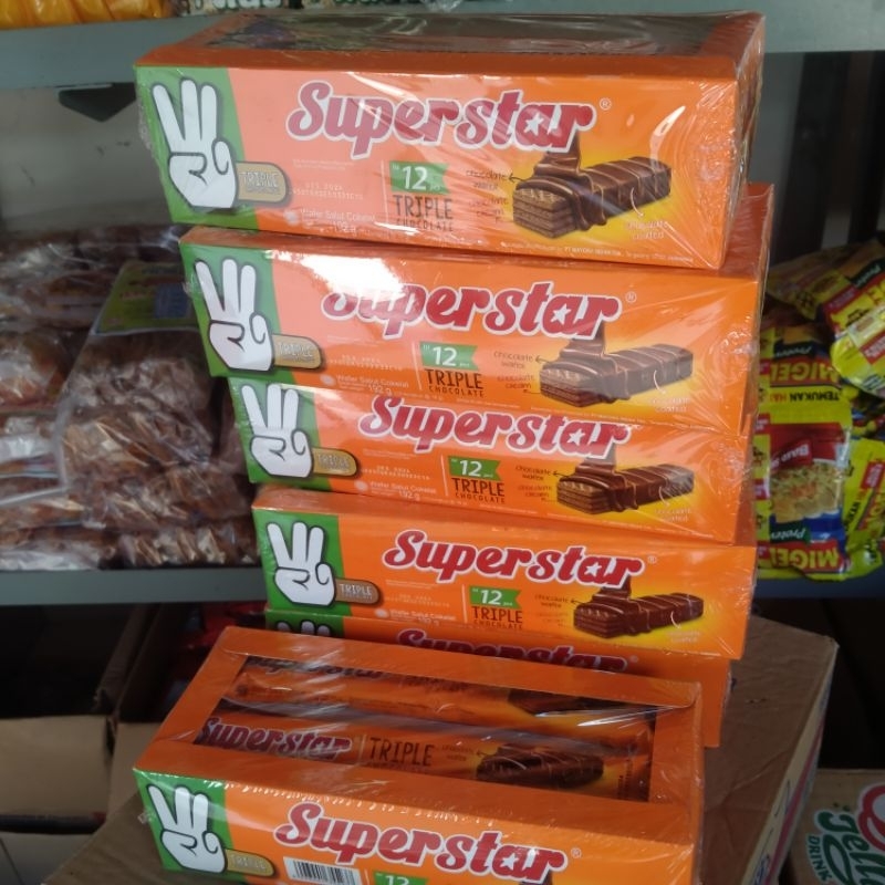 

wafer superstar triple coklat 1 box isi 12