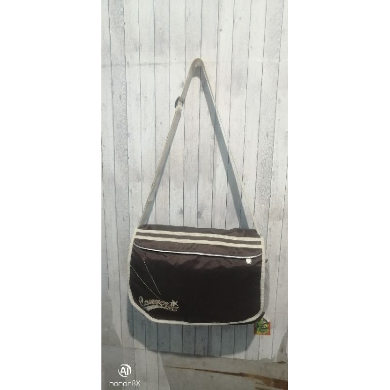 tas selempang converse