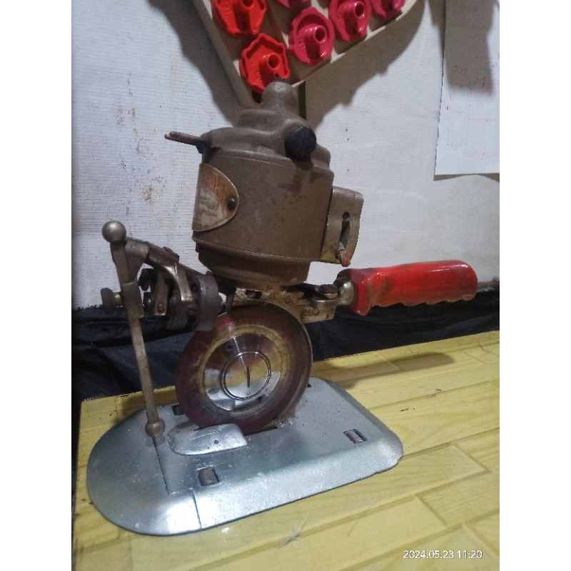 mesin potong kain kecil