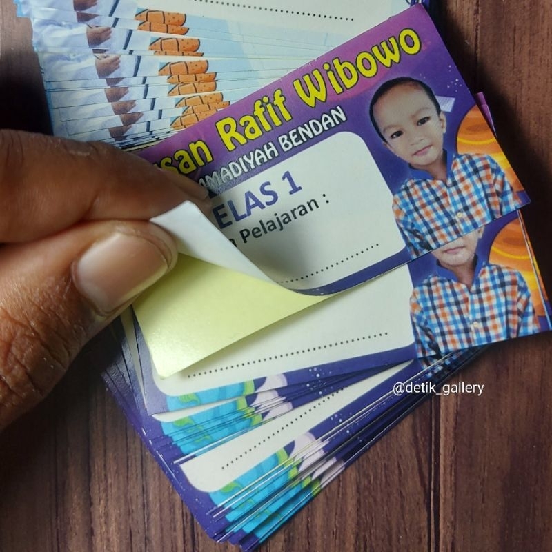 

Stiker Label Nama untuk Buku