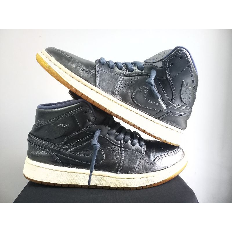 Air Jordan 1 Mid Nouveau Anti Gravity Machines