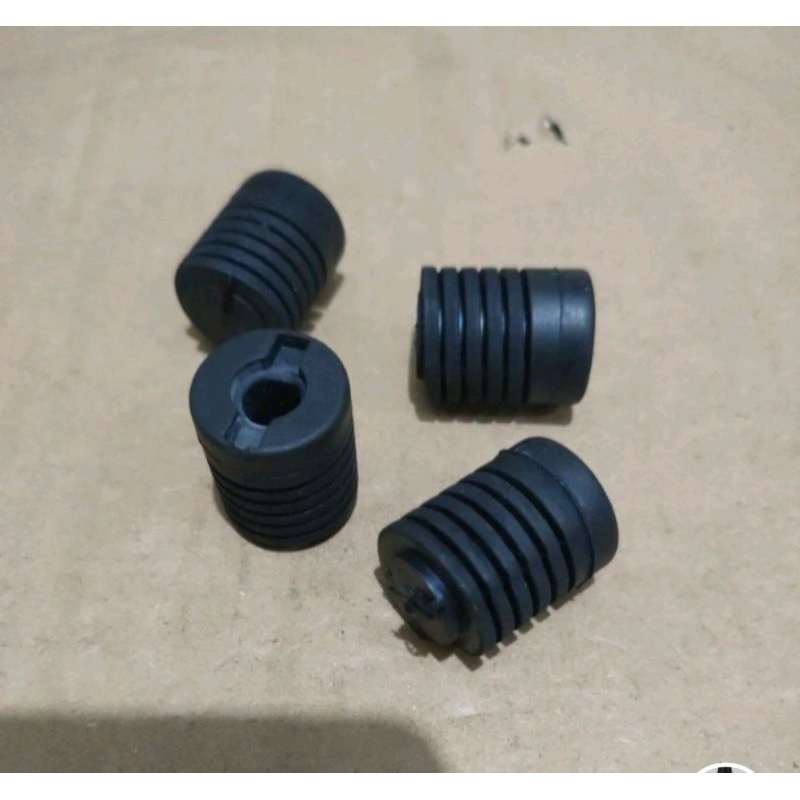 KARET BANTALAN GANJALAN KAP MESIN DEPAN AVANZA SENIA .ORIGINAL