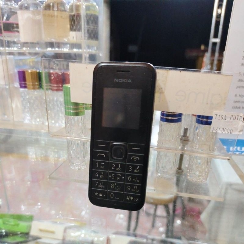 nokia 105 2015 kondisi normal siap pakai harian kelengkapan Hp baterai dan charger