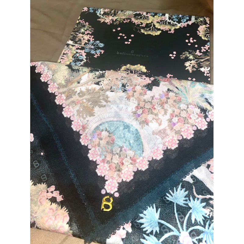 Buttonscraves Al Qasr Black Preloved