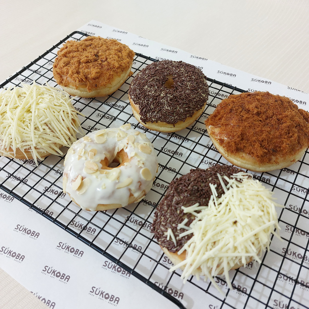 

Donat Classic dan Donat Topping Sukoba - Gula Halus / Cinnamon / Susu Bubuk / Moka Meses / Keju / Keju Meses / Almond / Abon Ayam / Abon Sapi