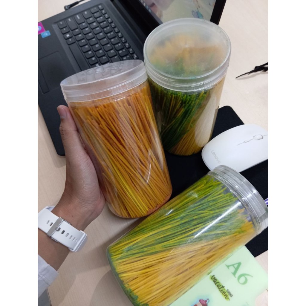 

Mie Lidi Kemasan Toples 350gram Varian Rasa / Cemilan Viral Mie Biting Lidi Lidian
