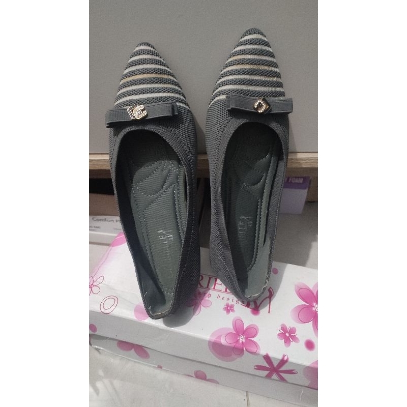 preloved flat shoes 37 rajut abu