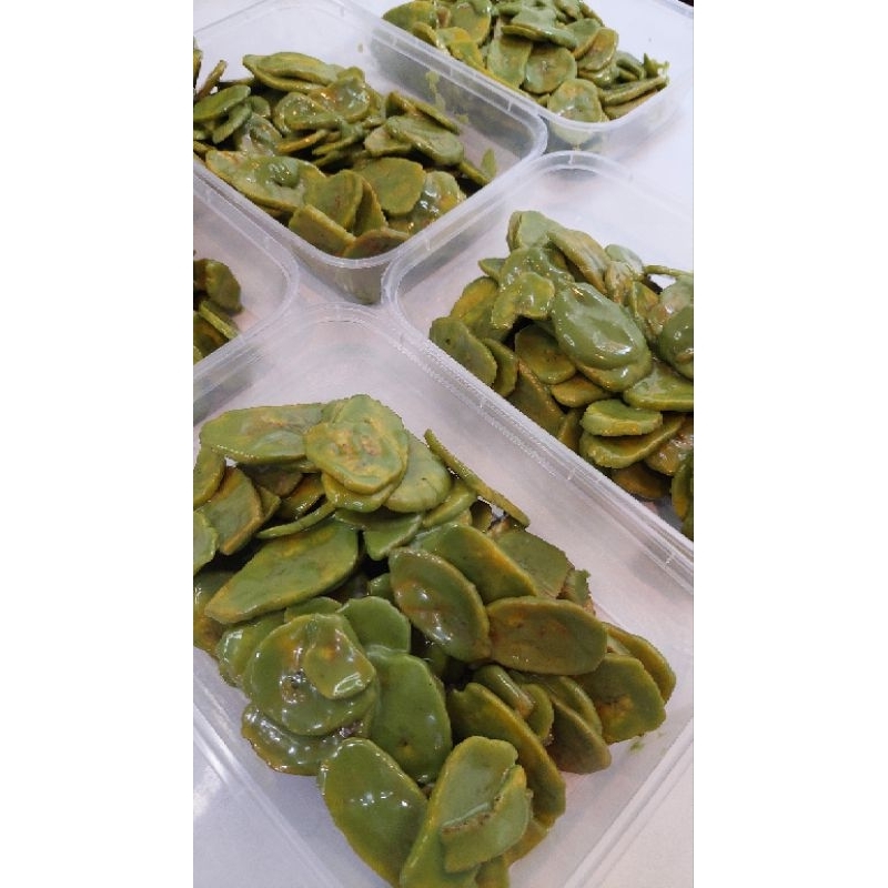 

Keripik pisang rasa matcha