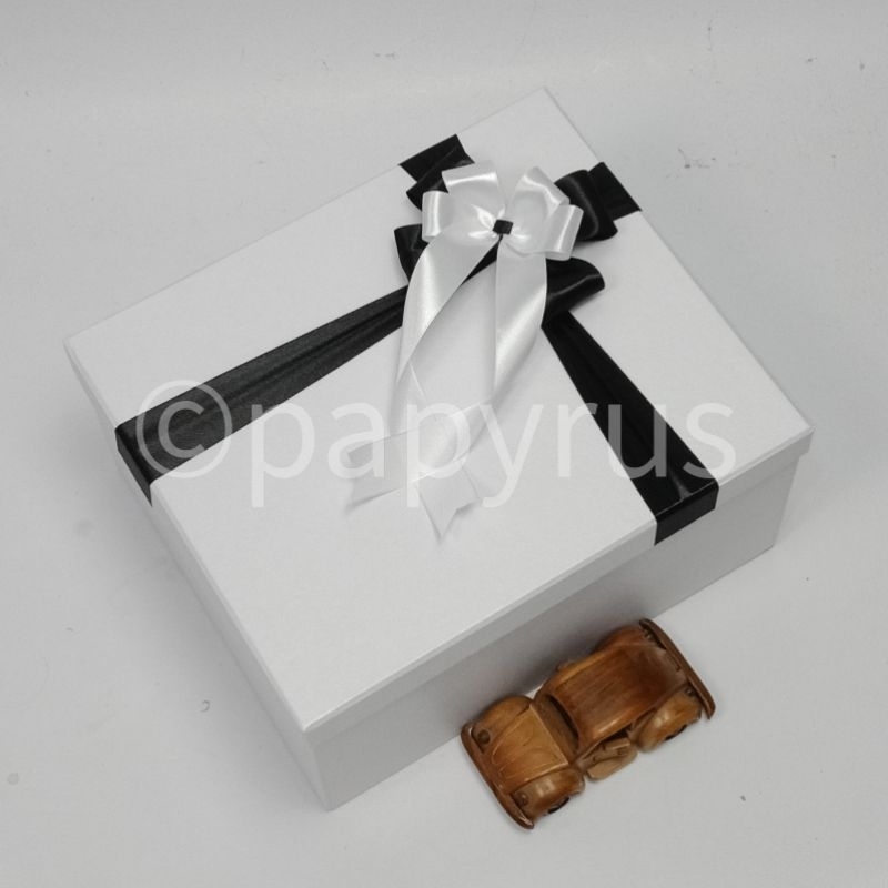 

PAPYRUS 25x30 Tinggi 15cm Kotak Kado Gift Box V2
