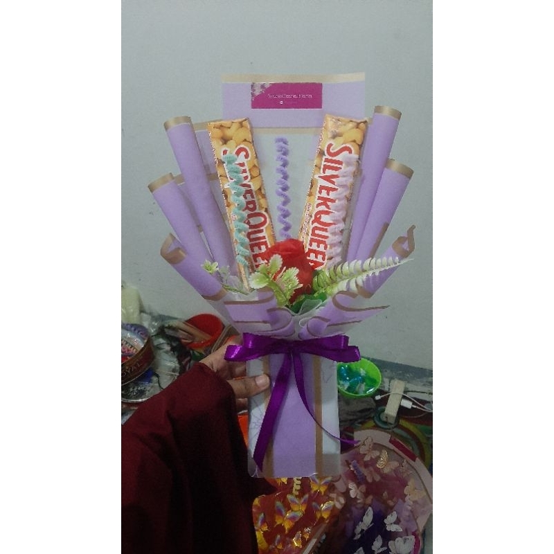 

buket silverqueen untuk ulang tahun,wisuda,hari guru dll