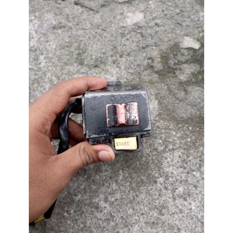 holder saklar stater sebelah kanan Suzuki RC100 RC80 original copotan